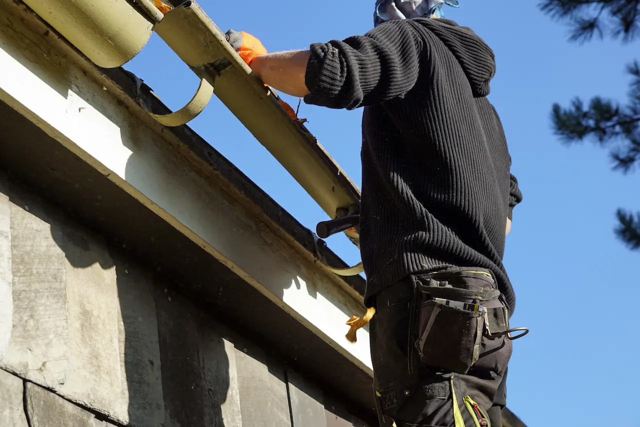 Gutter installation project in Connecticut by Sichiqui Home Improvement
